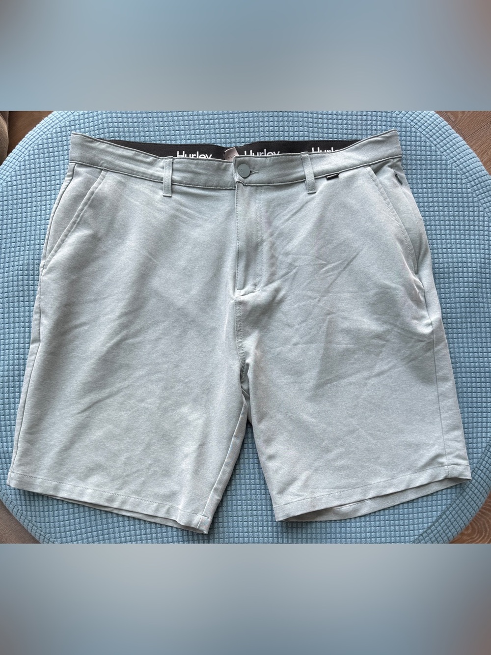 Men’s Hurley size 38 Hybrid Spacedye Walk Shorts.